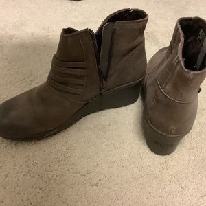 KEEN wedge boots with heel 9